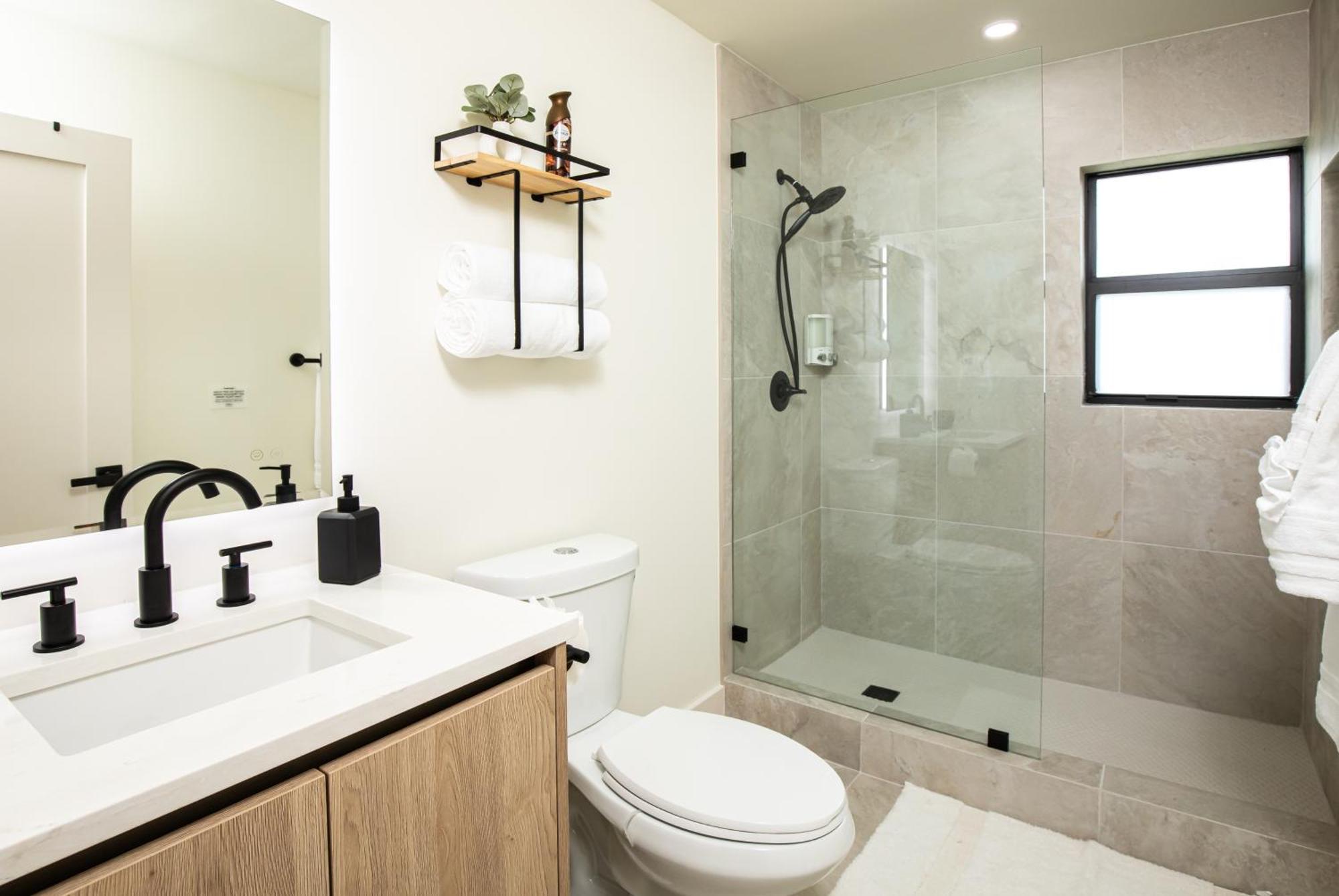 Black Vanilla - Stylish Symphony 3Miles Downtown North North Naples 외부 사진