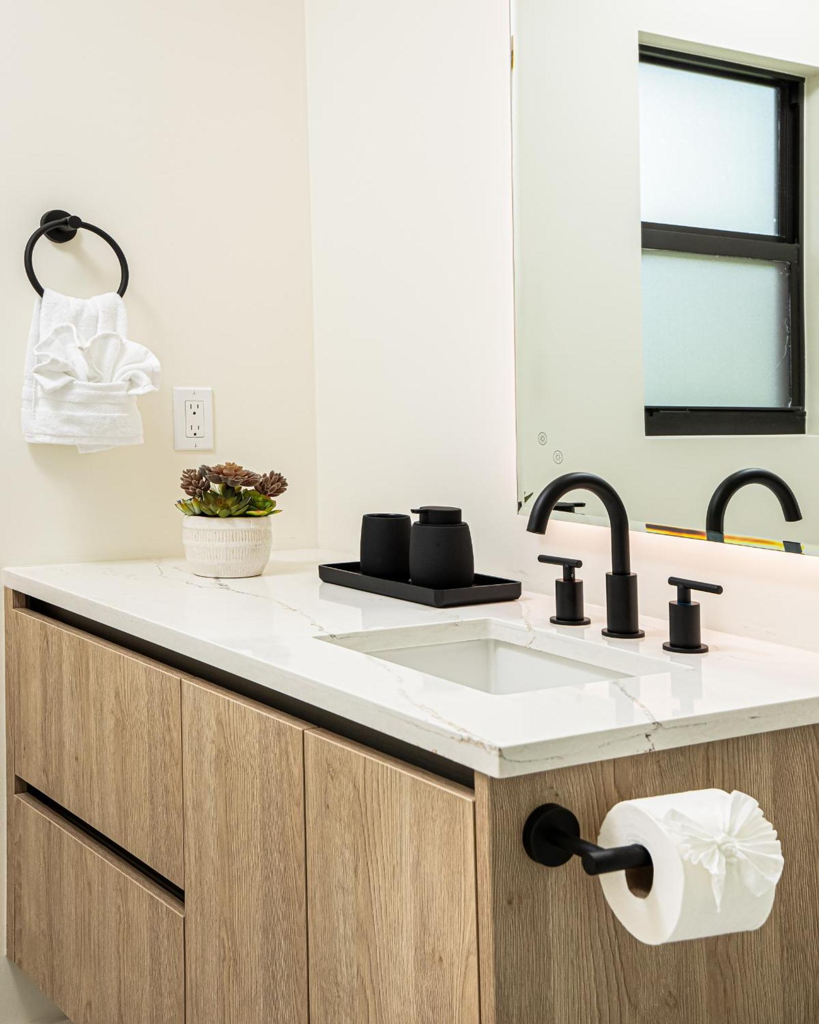 Black Vanilla - Stylish Symphony 3Miles Downtown North North Naples 외부 사진
