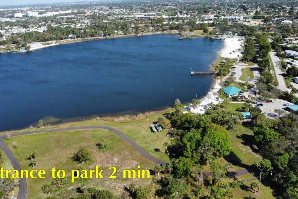 Black Vanilla - Stylish Symphony 3Miles Downtown North North Naples 외부 사진